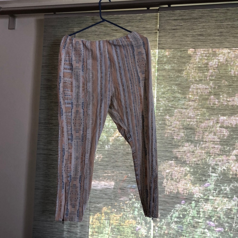 Stretch Capri pants with tummy control
